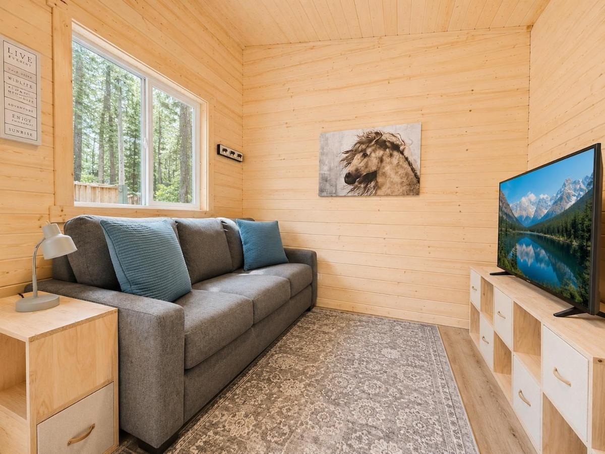 Tiny Home Retreat at Mt Rainier with Hot Tub & Sauna - B&B Ashford