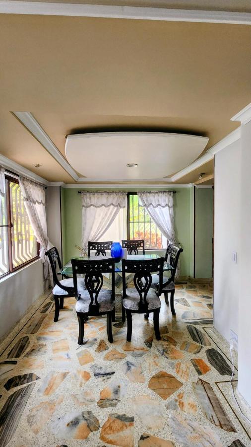 beautiful 1er piso al lado del parque del ingenio - B&B Cali