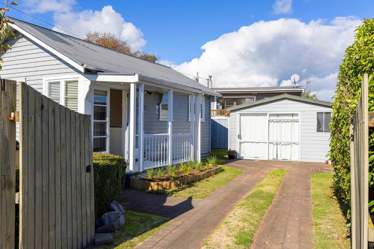 Wanderlust Retreat- Quaint and Romantic Cottage - B&B Taupo
