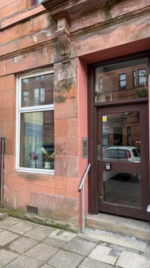 Cosy in Queens Park - 1 bedroom apartment - Chambres d'hôtes Glasgow
