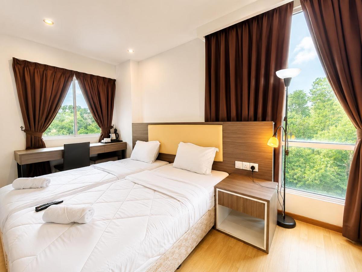 Cozy & Modern Room at Hotel MetraSquare, Ayer Keroh Melaka - B&B Kampung Ayer Keroh