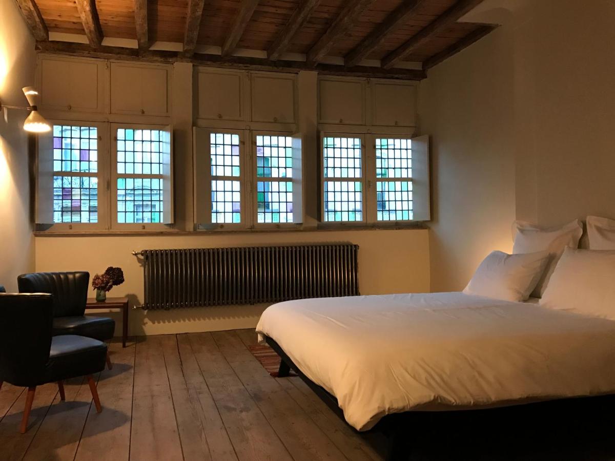 B&B Ghent - Burgstraat 8 - Bed and Breakfast Ghent