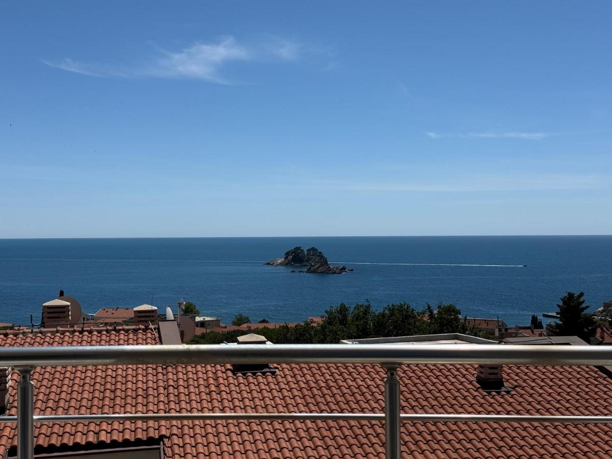 Appartamento con 2 Camere da Letto e Vista Mare 