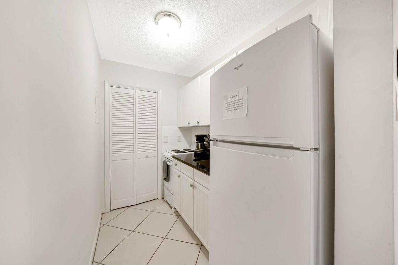 Beach Apart by Dream Vacation unit 4 - Bed and Breakfast West Palm Beach