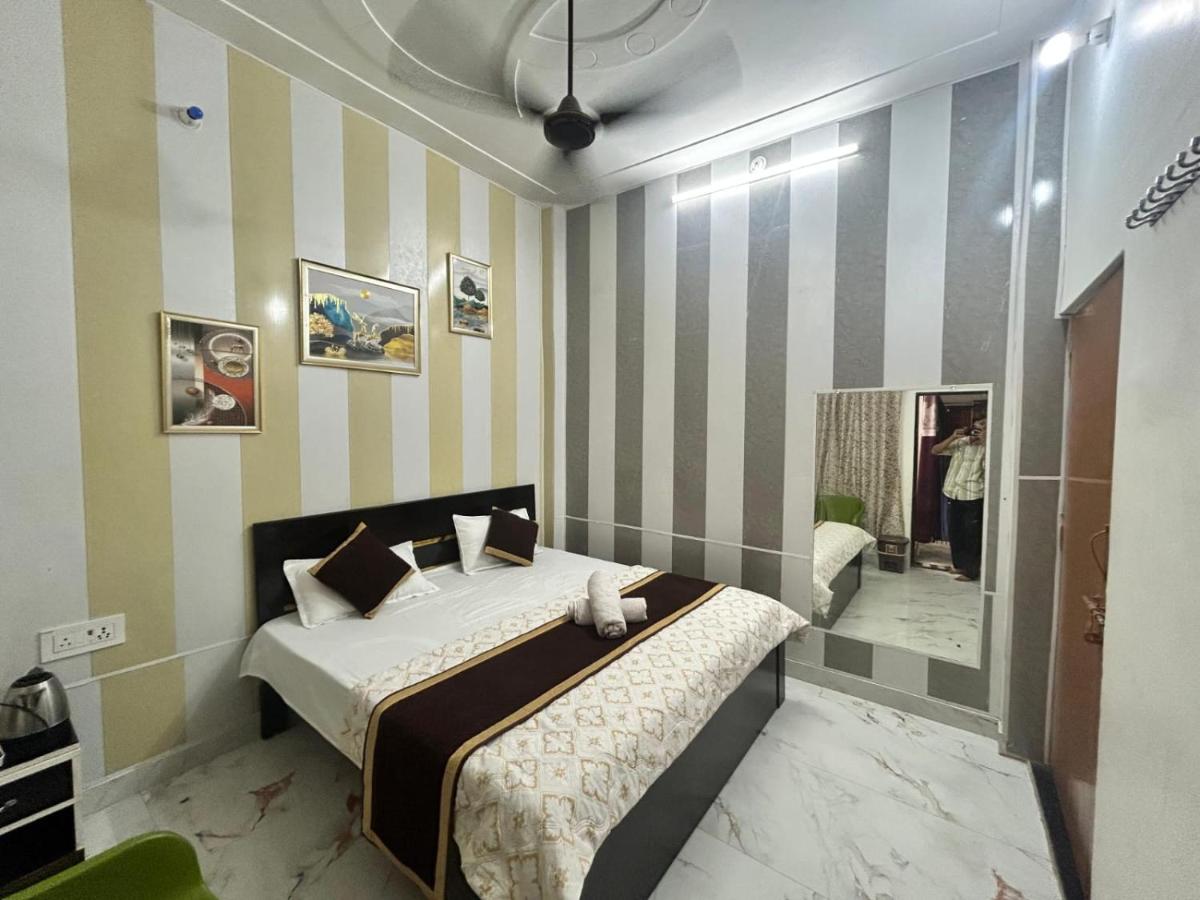 SIYARAM NIKETAN 4 BEDROOMs - Ferienwohnung Ayodhya