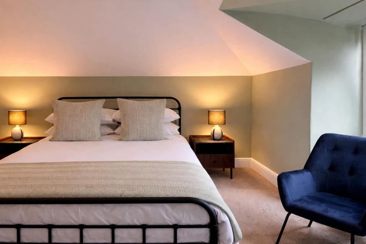 Taigh Beag - Riverside Highland Cottage - B&B Inverness