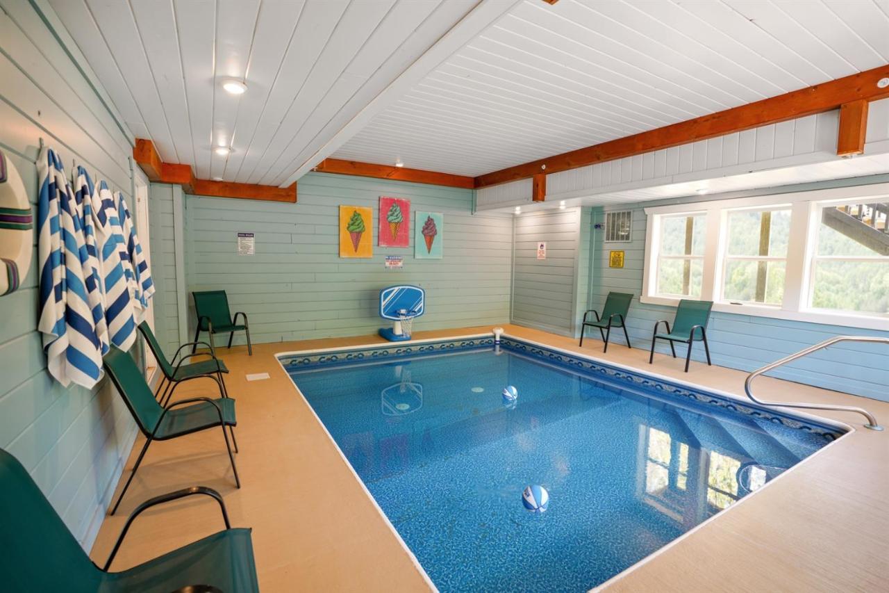 Luxury Cabin, Sleeps 22 w Pool, Game Room, Movie Theater! - Chambres d'hôtes Sevierville