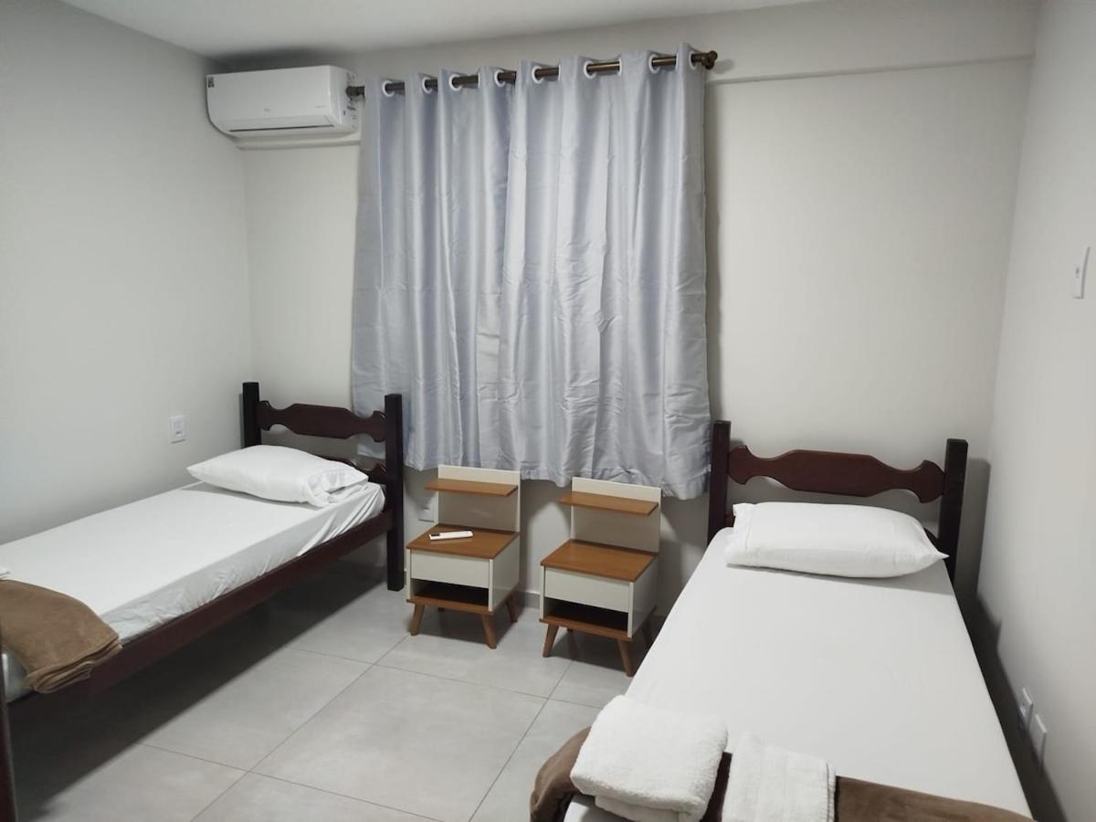 Apartamento novo 1o andar central com ar condicionado garagem tv smart - B&B Montes Claros