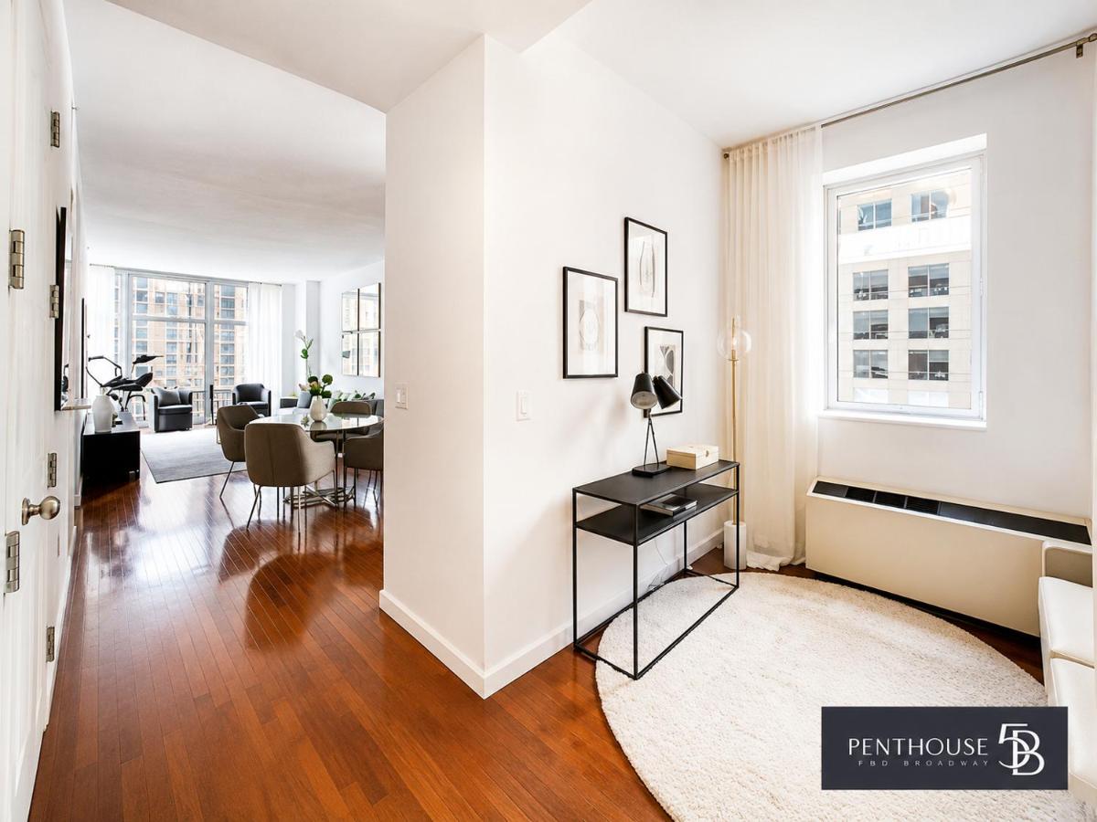 Luxurious Apartment in Times Square NYC - 30-Day Min Stay - Bed and Breakfast New York