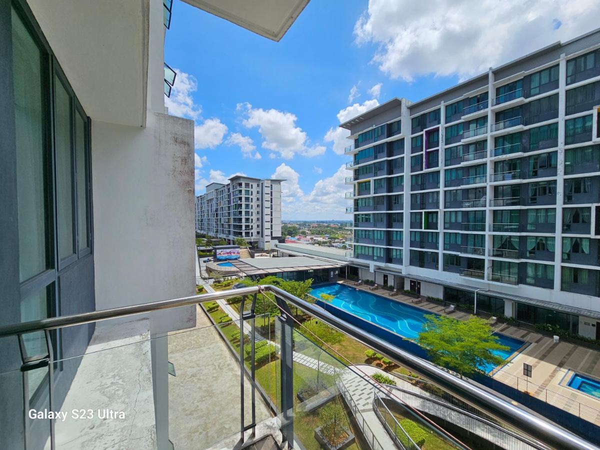 Business Smart & Family Friendly Stay at Vivacity LV7 - Bed and Breakfast Kuching