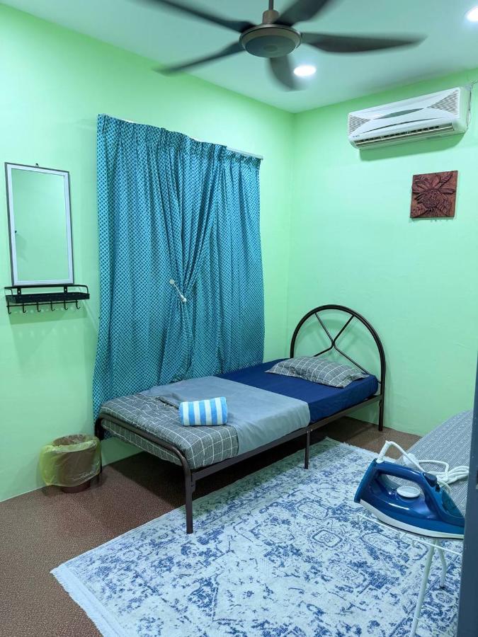 ROS HIJAU HOUSE Homestay - B&B Kuantan