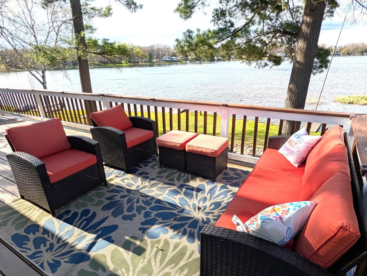 NEW! Villa Adonis - Lakefront and Gorgeous! - B&B National City