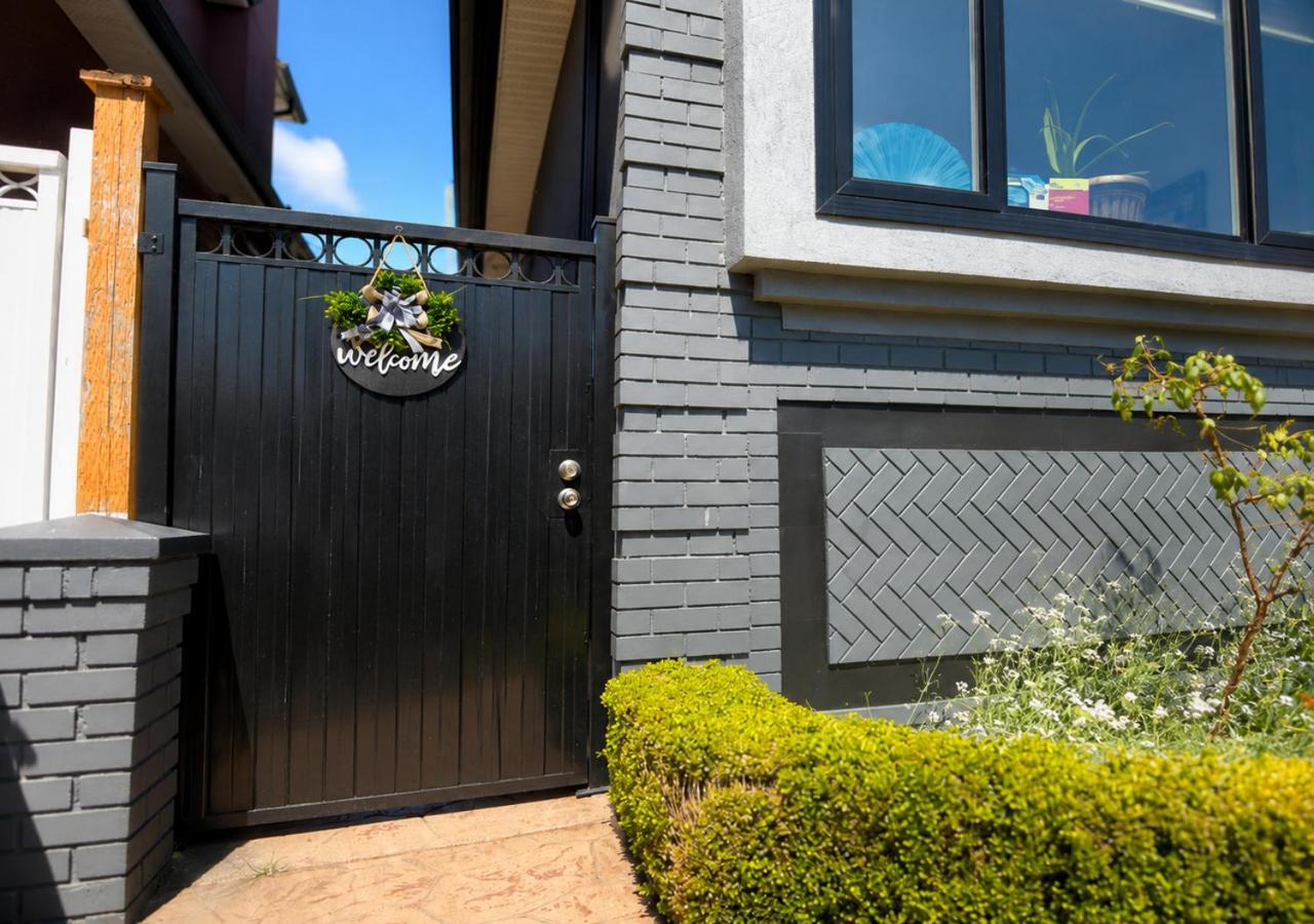 Vancouver Nest Cozy Private 2BR Retreat and Extra Room - Sleeps 6 - Chambres d'hôtes Vancouver