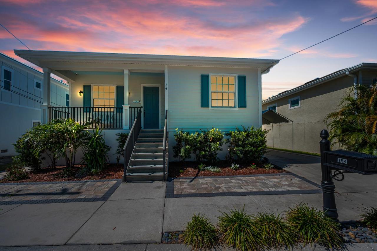 Tropical 3BR Bungalow near Sponge Docks, Downtown, Pinellas Trail, & Pickleball - B&B Tarpon Springs