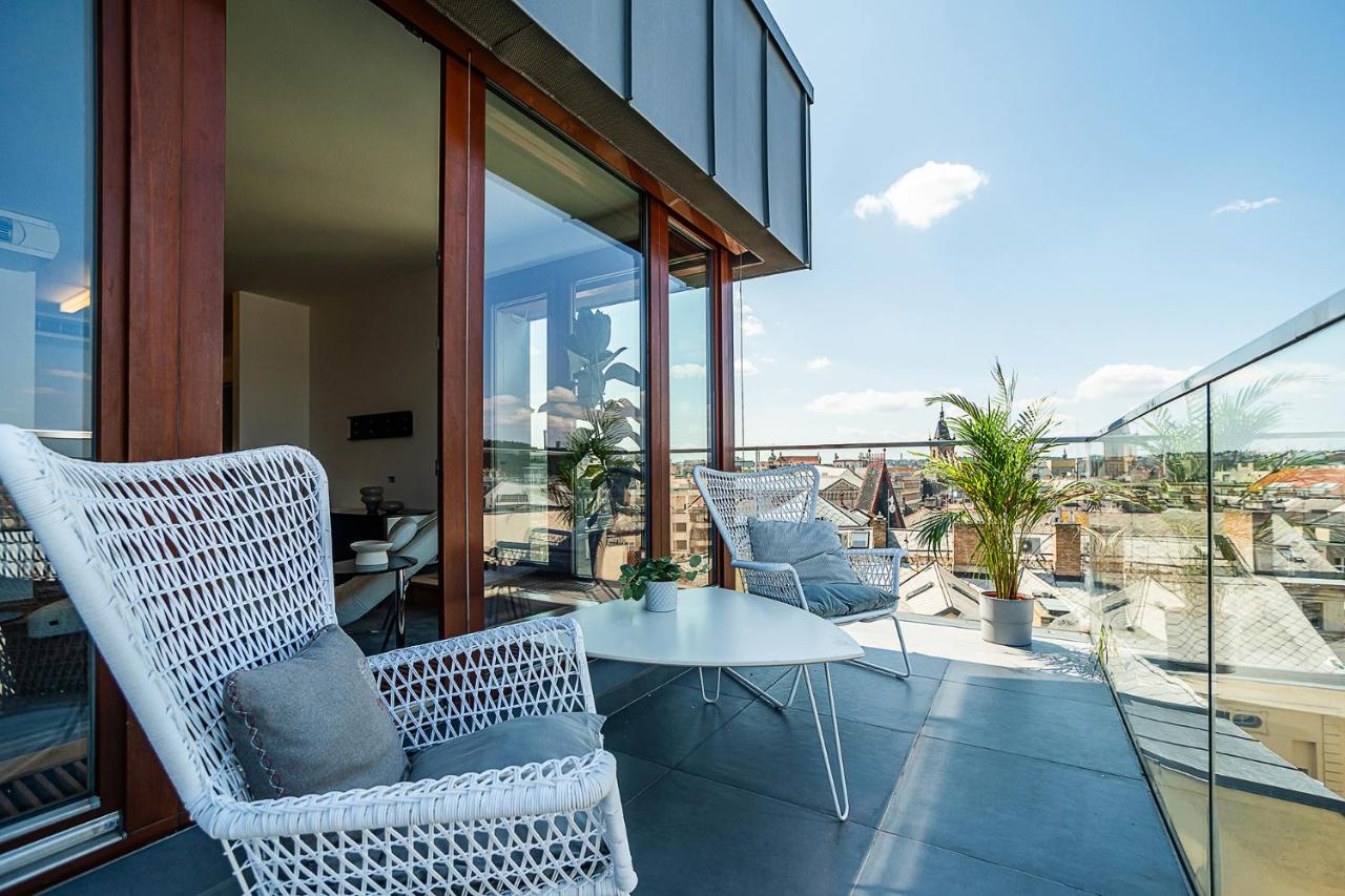 Shiny Rooftop Apart with Free Garage - B&B Praga