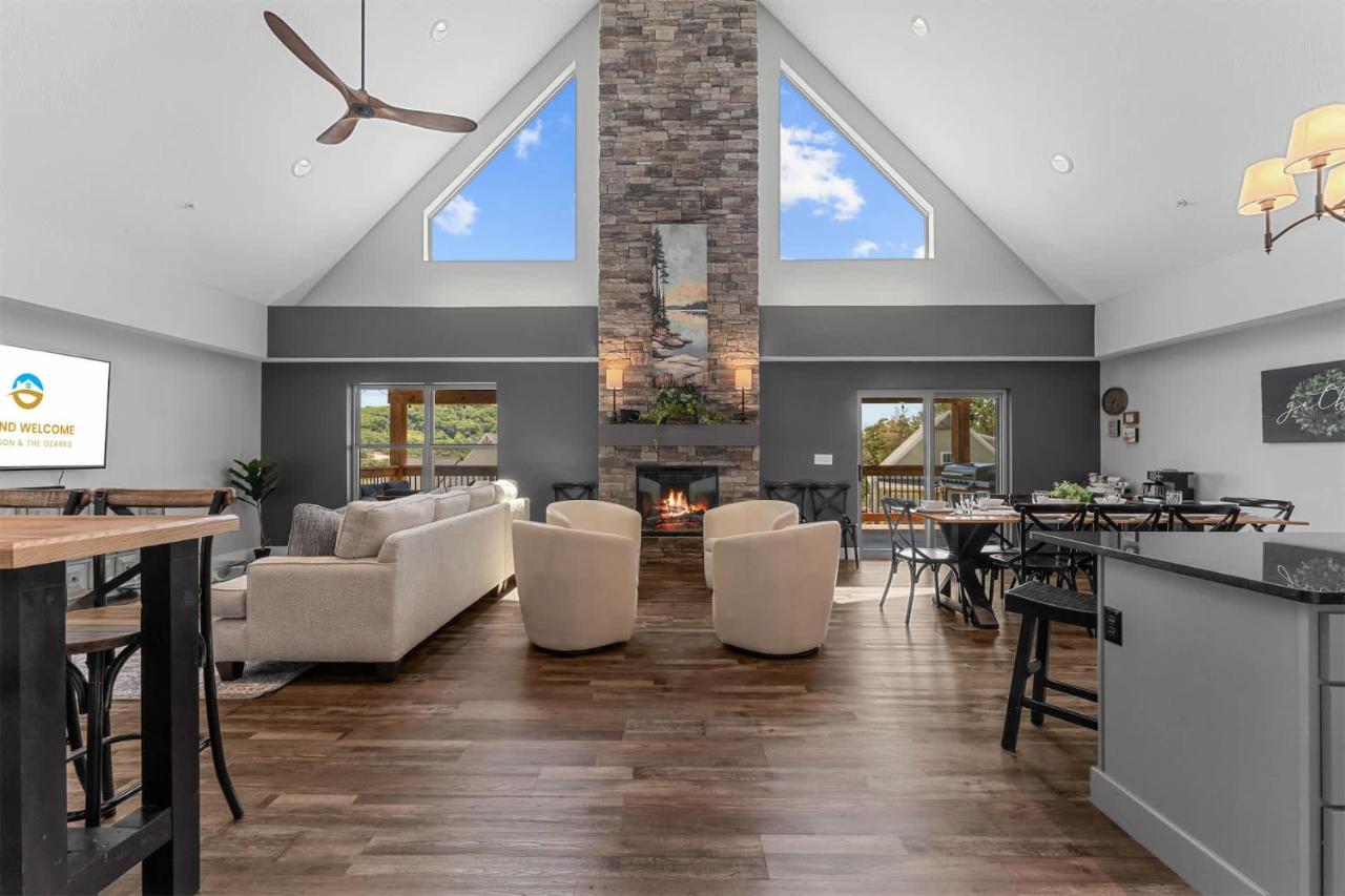 Green Wood Getaway - for 18 - B&B Hollister