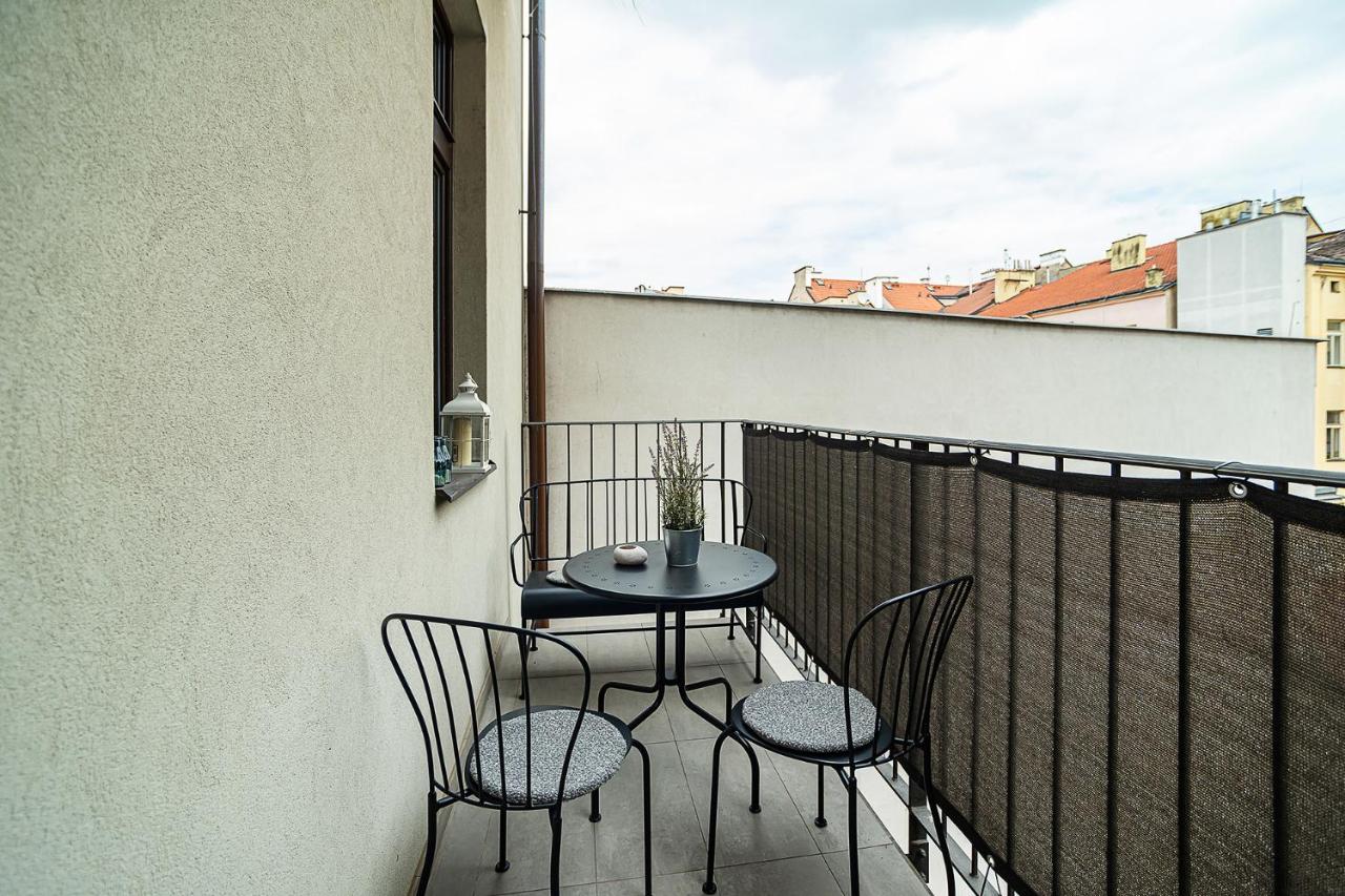 Stylish Flat with Terrace and AC - B&B Prague