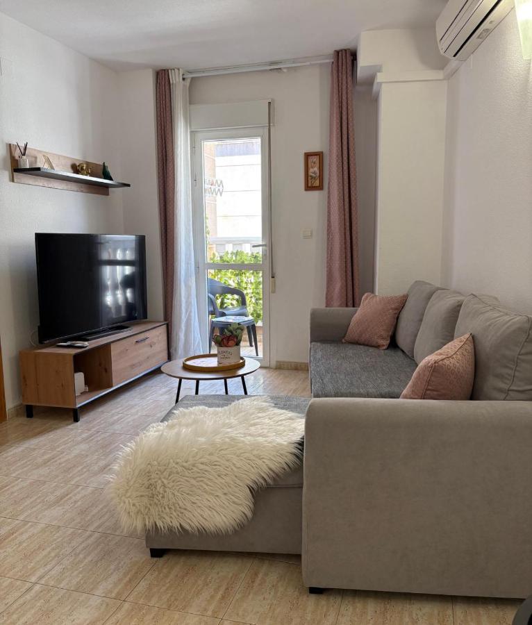 Piso con piscina, céntrico, cerca de la playa - B&B Torrevieja