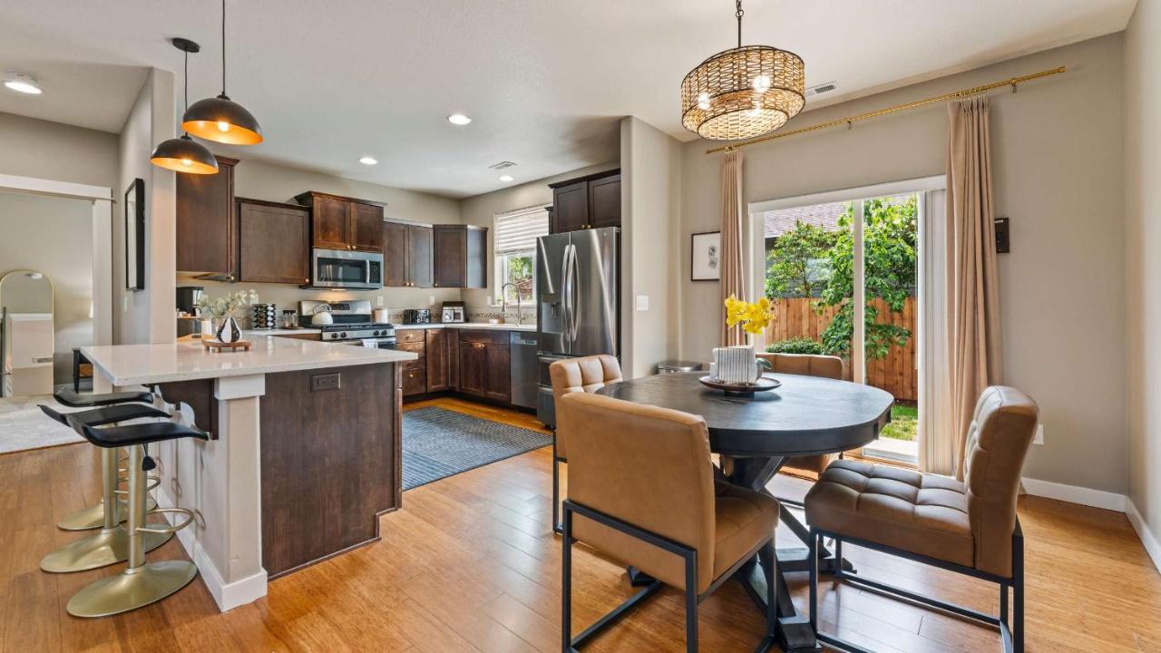 Spacious home centrally located by Science Center - Ferienwohnung Eugene