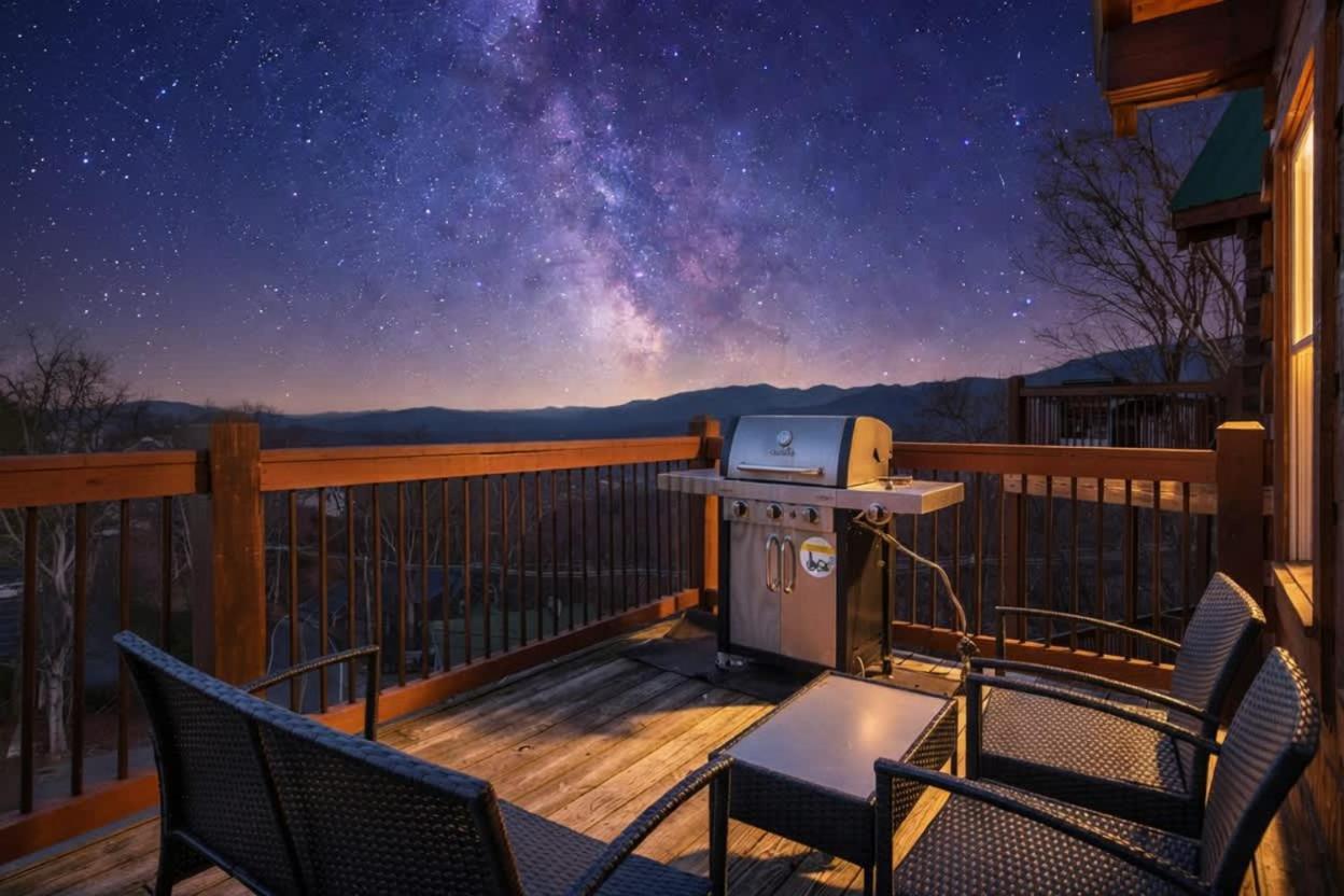 New 3BR with Incredible Views Hot Tub and Game Loft - B&B Gatlinburg