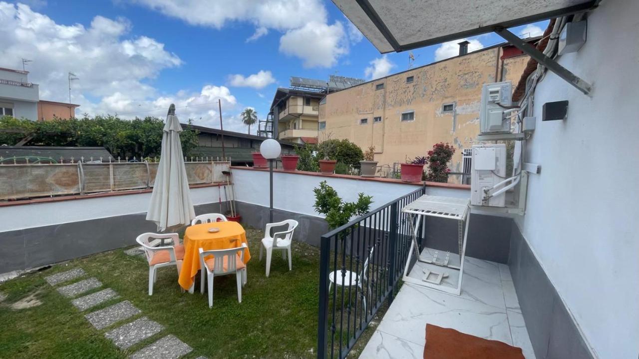 Casa intera piano terra con piccolo giardino - Ferienwohnung Qualiano