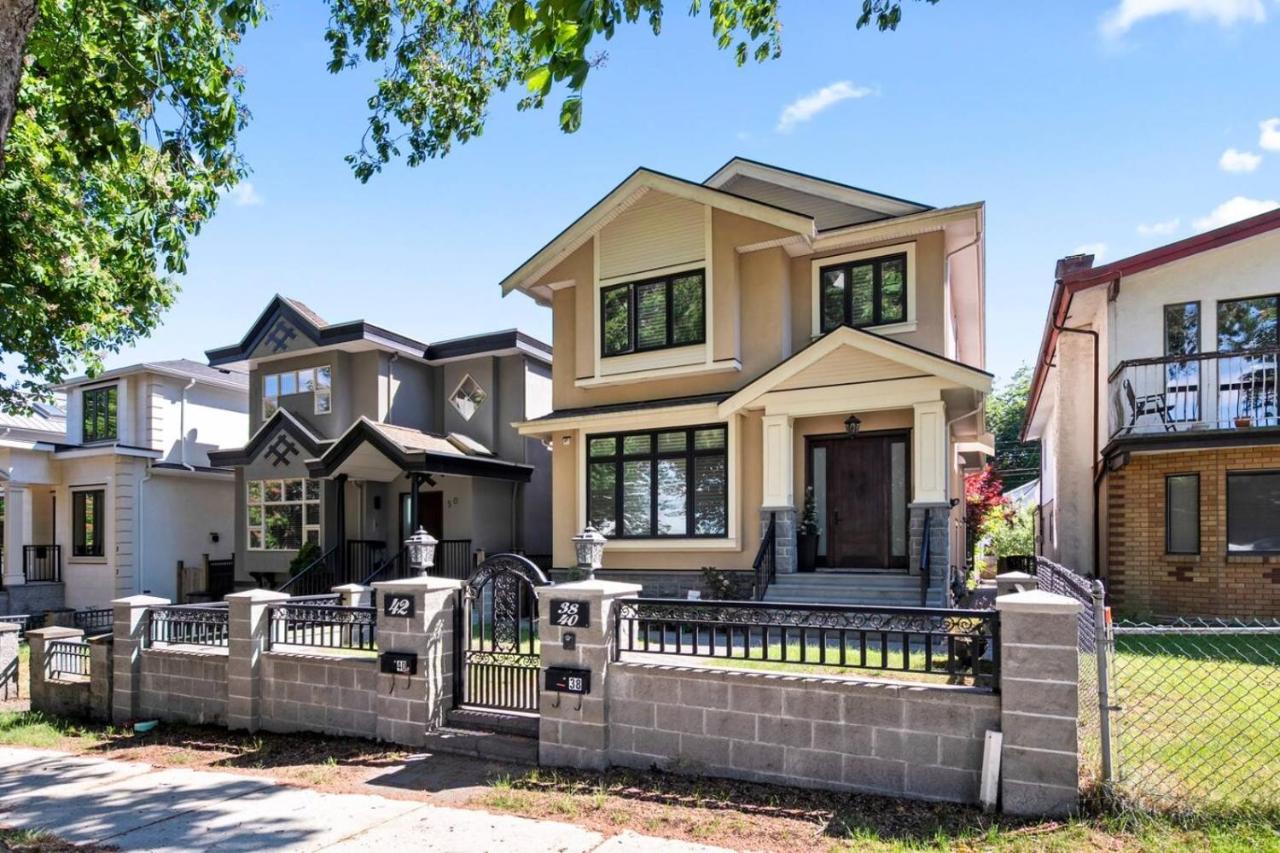 Private 2 bd 1 bath basment suit - B&B Vancouver