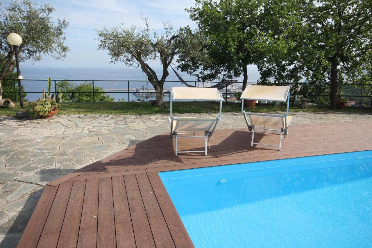 La Cometa, piscina vista mare nel verde, con parcheggio - B&B Albissola Marina