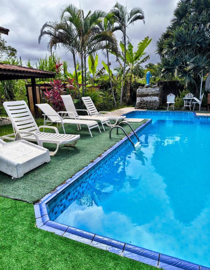 Chácara na Praia com Piscina e Lago de Pesca - Chambres d'hôtes Bertioga