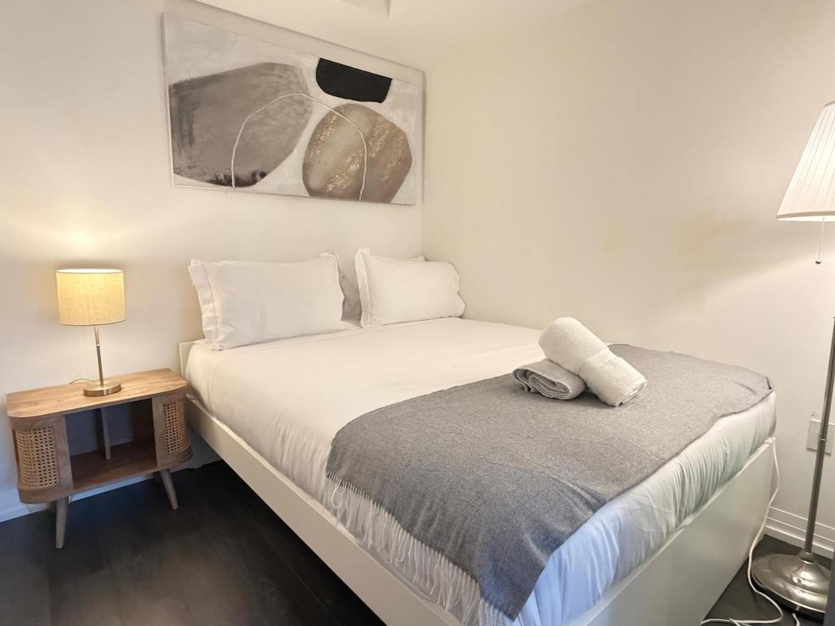 Cozy downtown 2BR , Steps from Eaton Centre - Bed and Breakfast Toronto