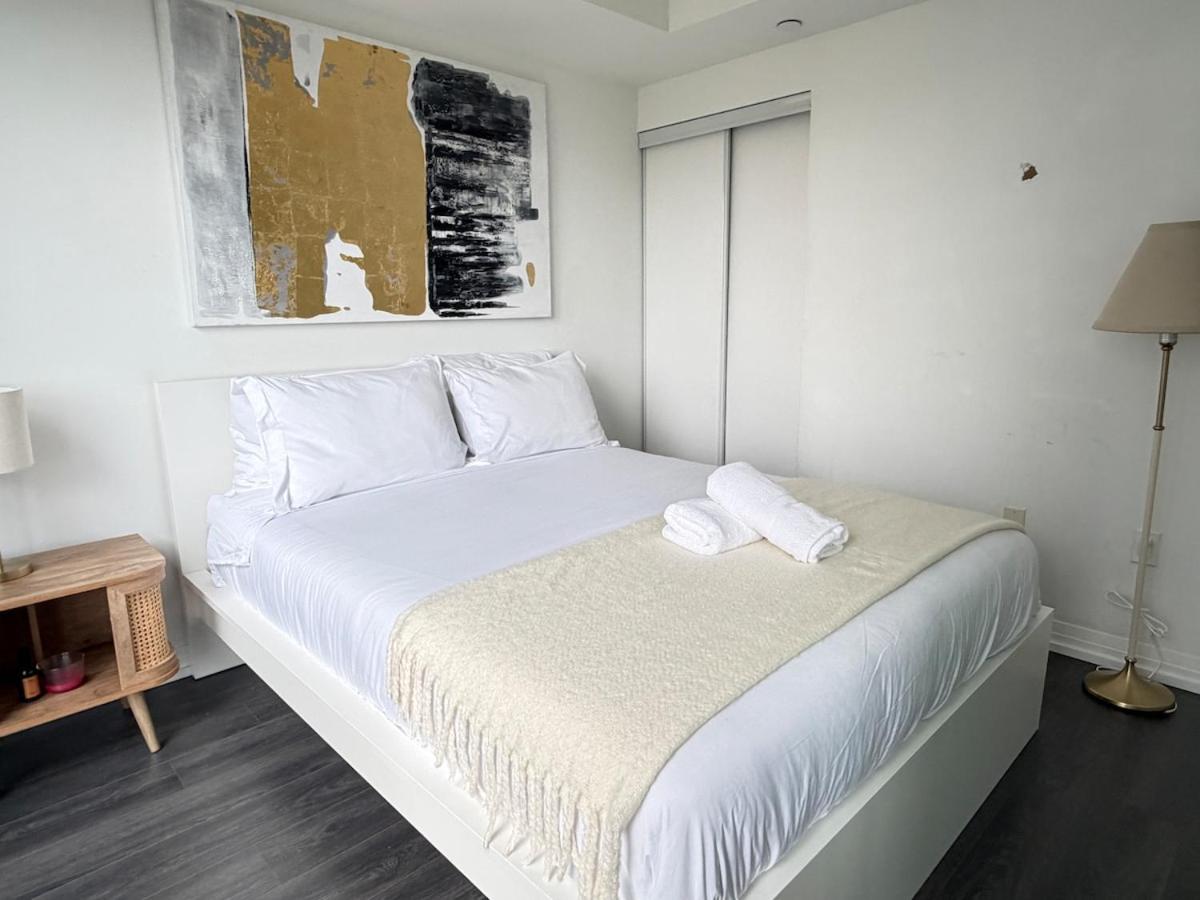 Cozy downtown 2BR , Steps from Eaton Centre - Bed and Breakfast Toronto