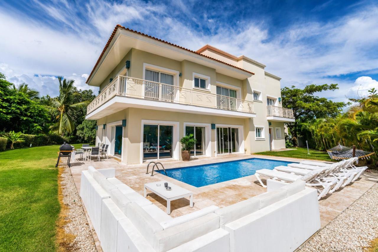 Special offer! Villa Bueno with private pool&beach - B&B Punta Cana