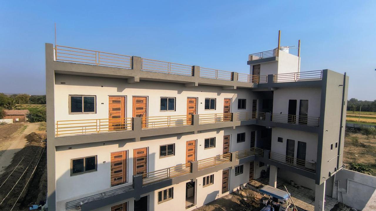 Divyesh Guest House - Chambres d'hôtes Bhandāria