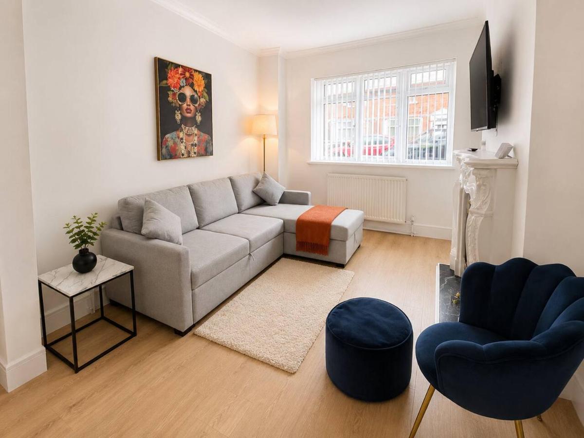 Modern 3 Bed House Ideal for Contractors - B&B Grimsby
