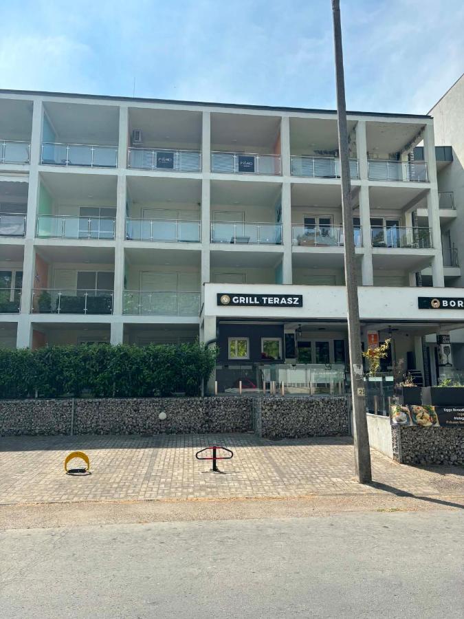 Lido apartman Balatonlelle buli negyed - B&B Balatonlelle