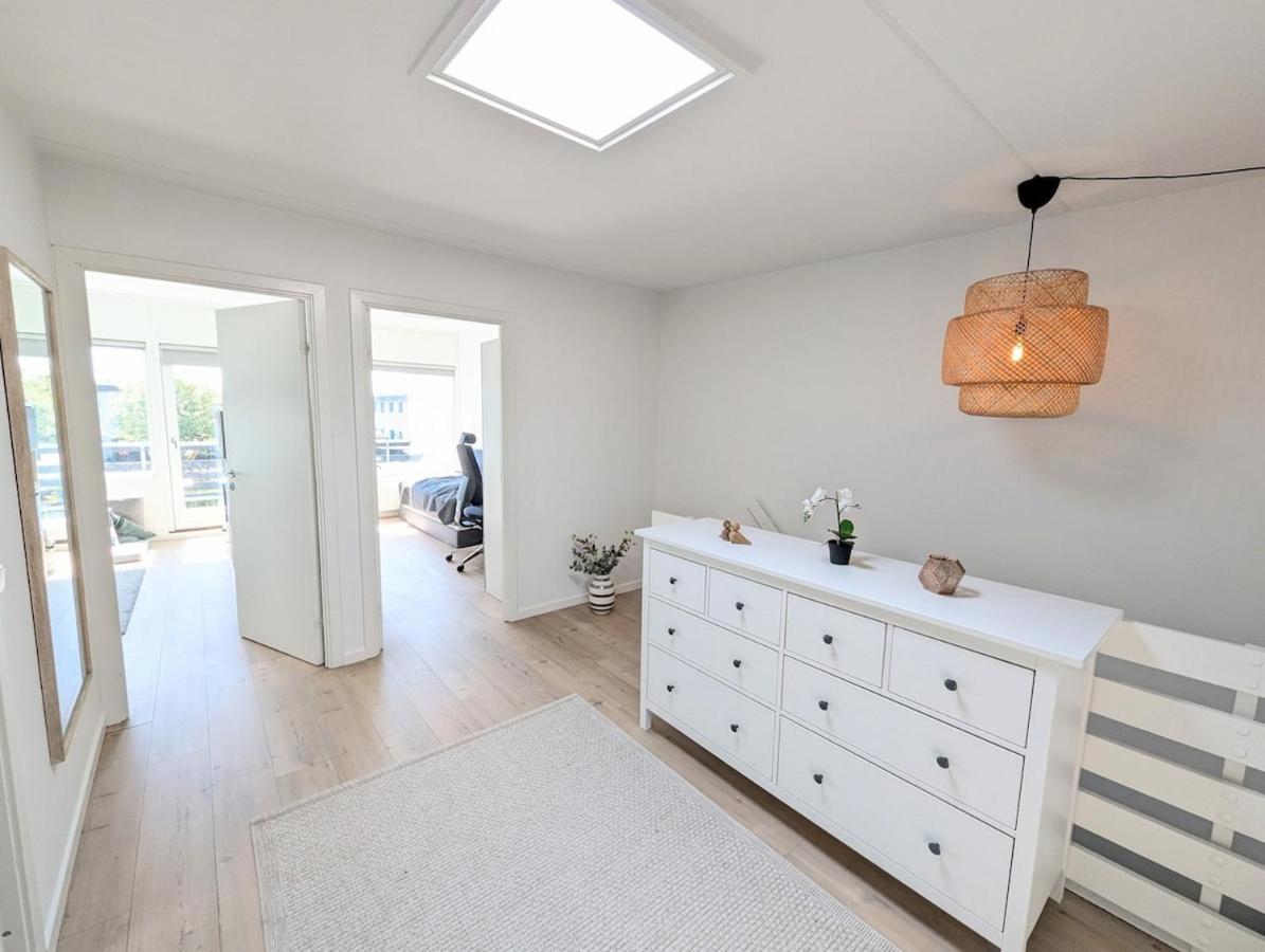 Spacious Copenhagen Family Villa with Playroom & Playgrounds - Only 20 min to Center by Public Transport - Chambres d'hôtes Copenhague