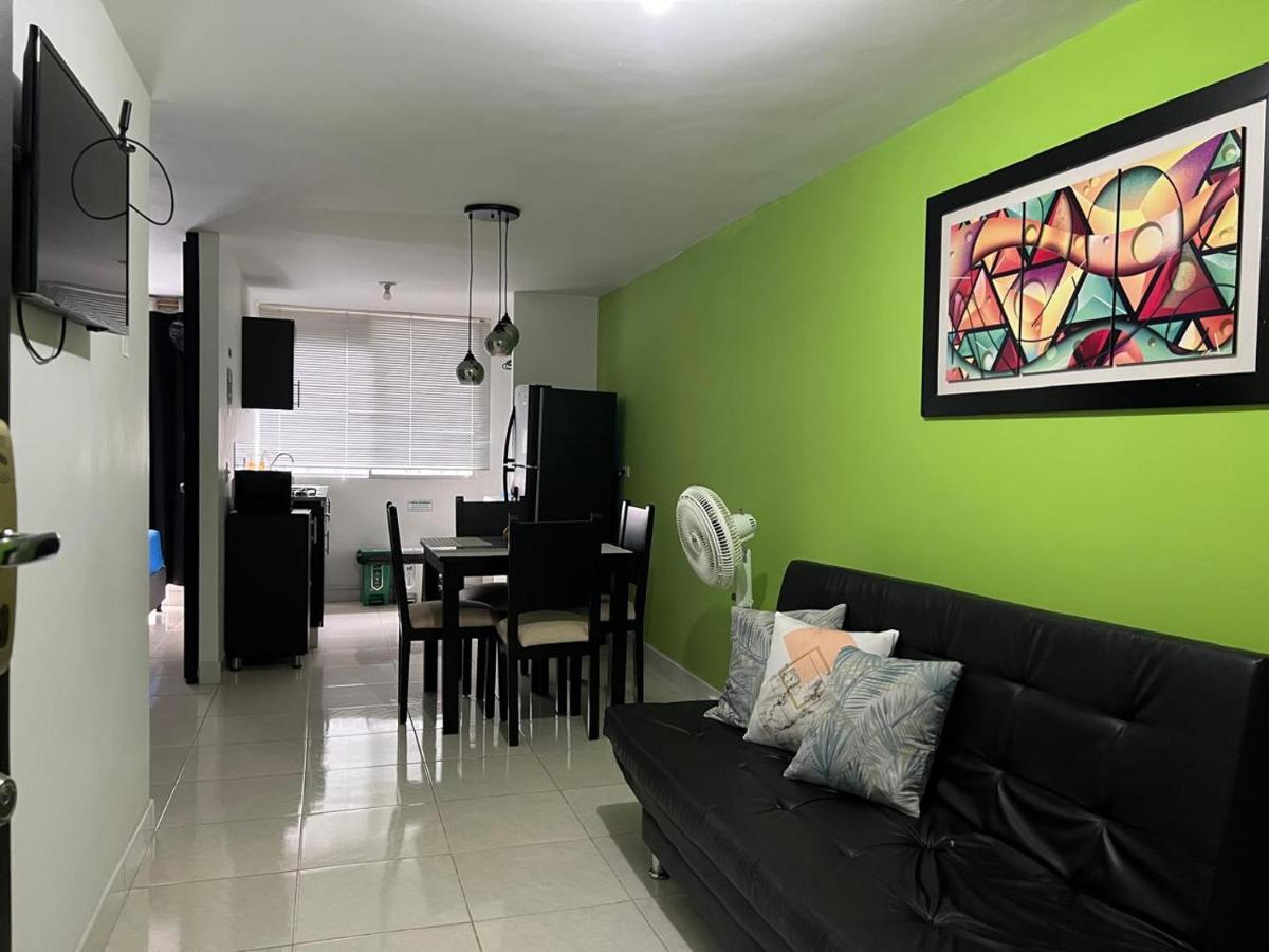 aparta hotel turístico a 2 km parque del café montenegro quindio - B&B Montenegro
