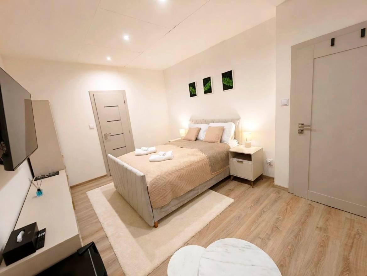 Axiom Suites - Astra 6 - Bed and Breakfast Košice