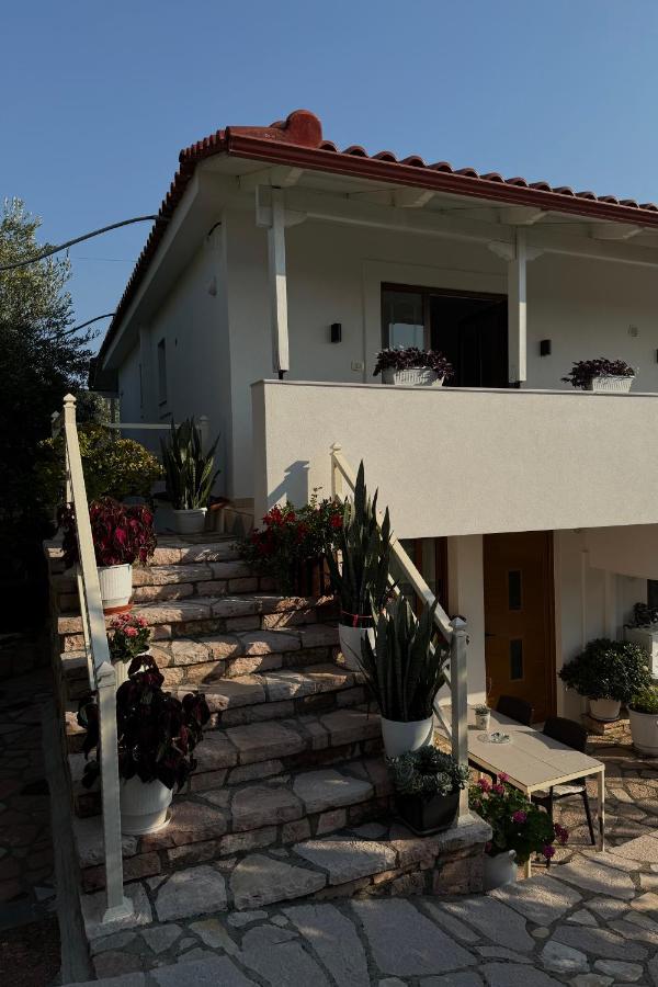 Binos Apartments Ksamil - Chambres d'hôtes Ksamil