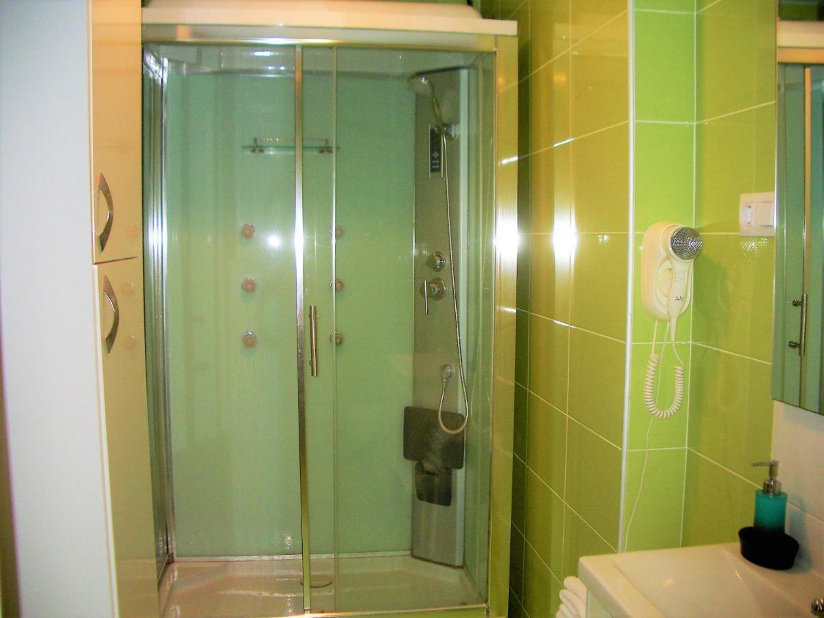 Chambre Double Deluxe avec Douche