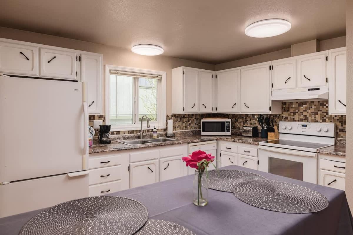 Cozy Creekside Retreat -2BR Near Airport - Chambres d'hôtes Anchorage