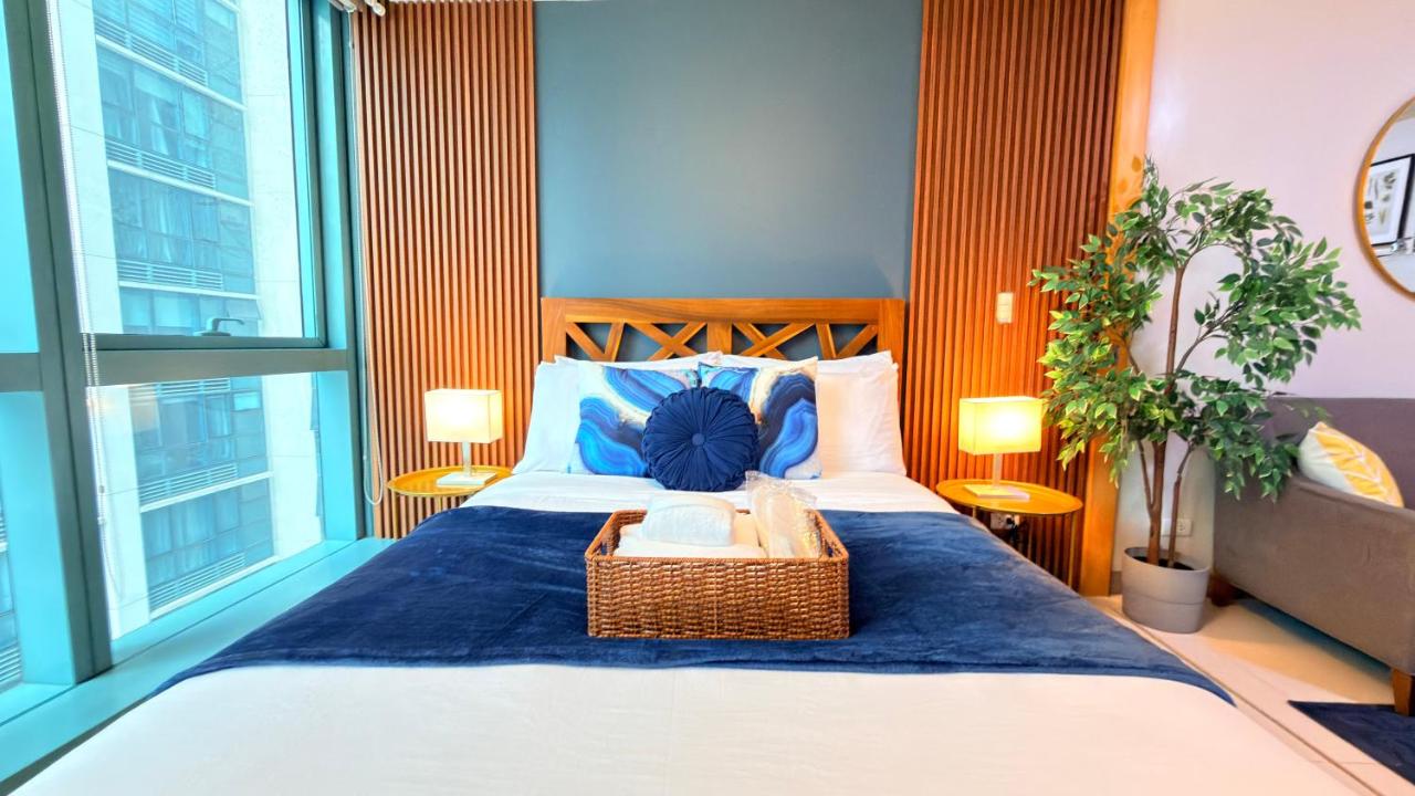 FREE Welcome Breakfast, BGC 1BR, Steps to Mitsukoshi & Uptown Malls, 300Mbps Fiber 12Q - Chambres d'hôtes Manille