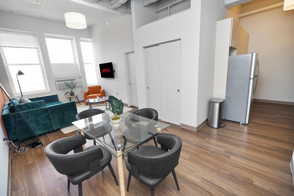 Downtown Milwaukee 2BR, 5 Min Walk to RiverWalk - B&B Milwaukee