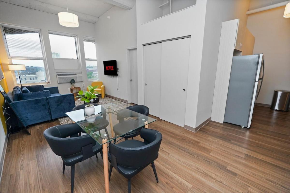 Downtown 2BR Stay 4 Min to Milwaukee Public Market - B&B Milwaukee