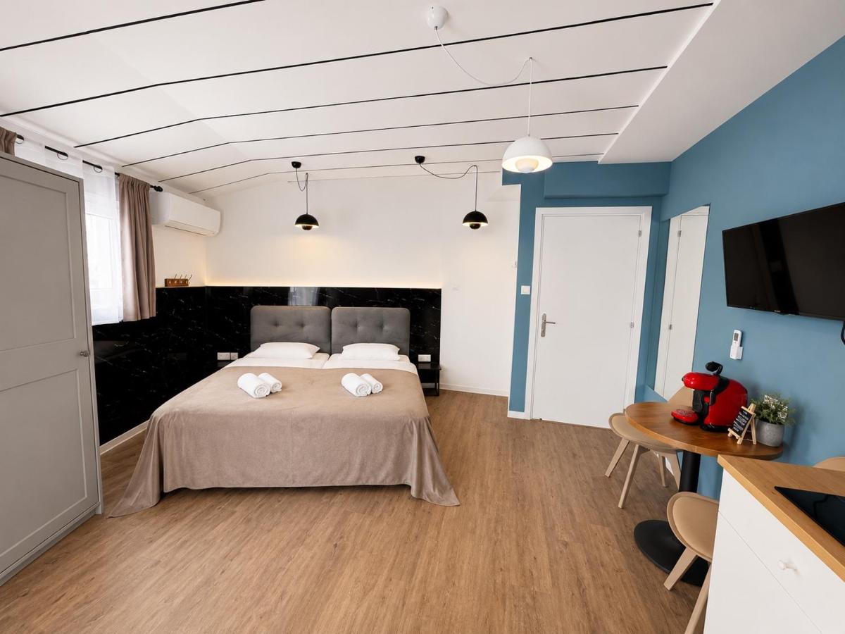 Modern Studio Nr12 private Kitchenette, Bathroom, Balcony - B&B Limassol