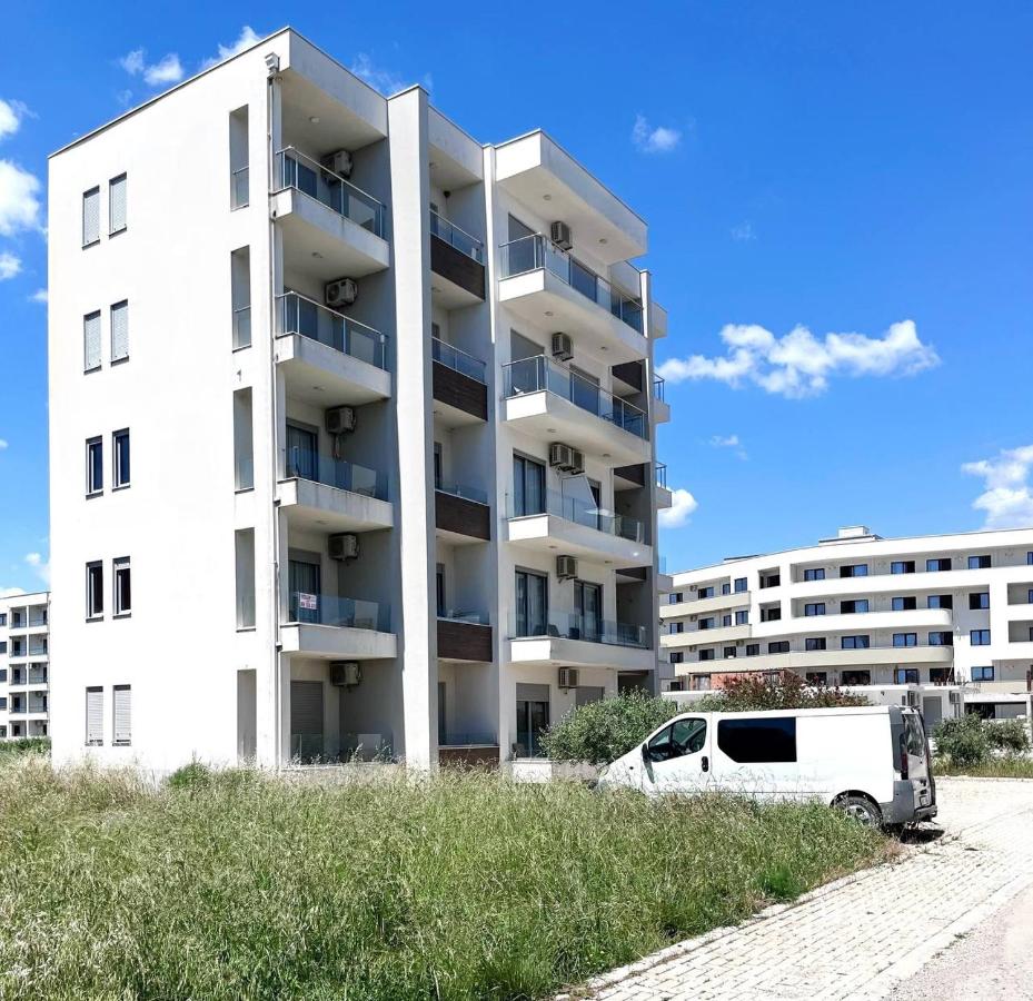 Cozy Vinyl Apartment - Ferienwohnung Ulcinj