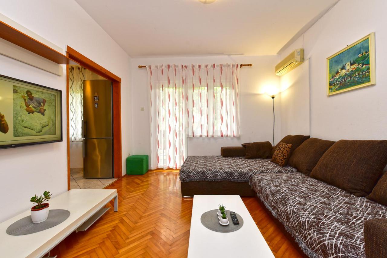 Apartments Mauricio 2432 - B&B Fasana