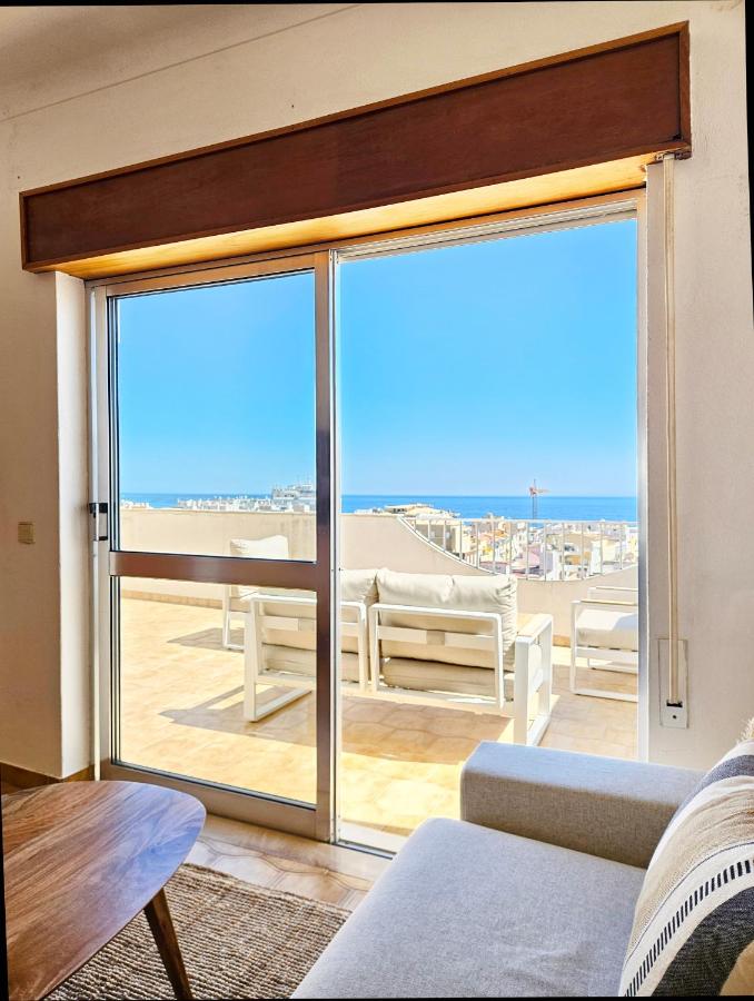 Seaview Lime - cosy flat with a sunny terrace - Bed and Breakfast Armação de Pêra