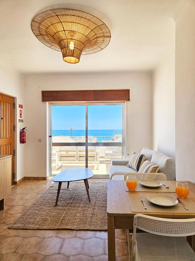 Seaview Lime - cosy flat with a sunny terrace - Bed and Breakfast Armação de Pêra