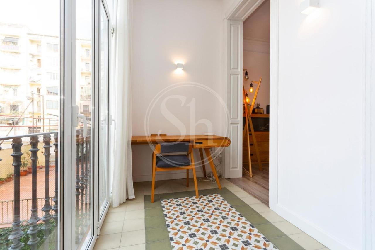 Moderno y espacioso apartamento en Calle Mallorca - B&B Barcellona