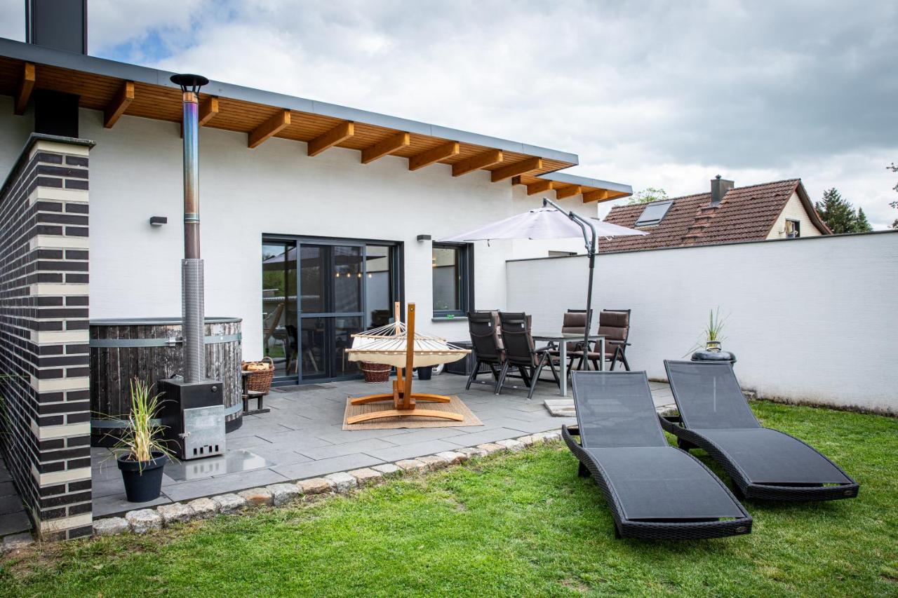 Fewo River, Stilvolles Ferienhaus für Familien großer Garten, Spielplatz, Sauna & Badefass - Chambres d'hôtes Wendisch Rietz